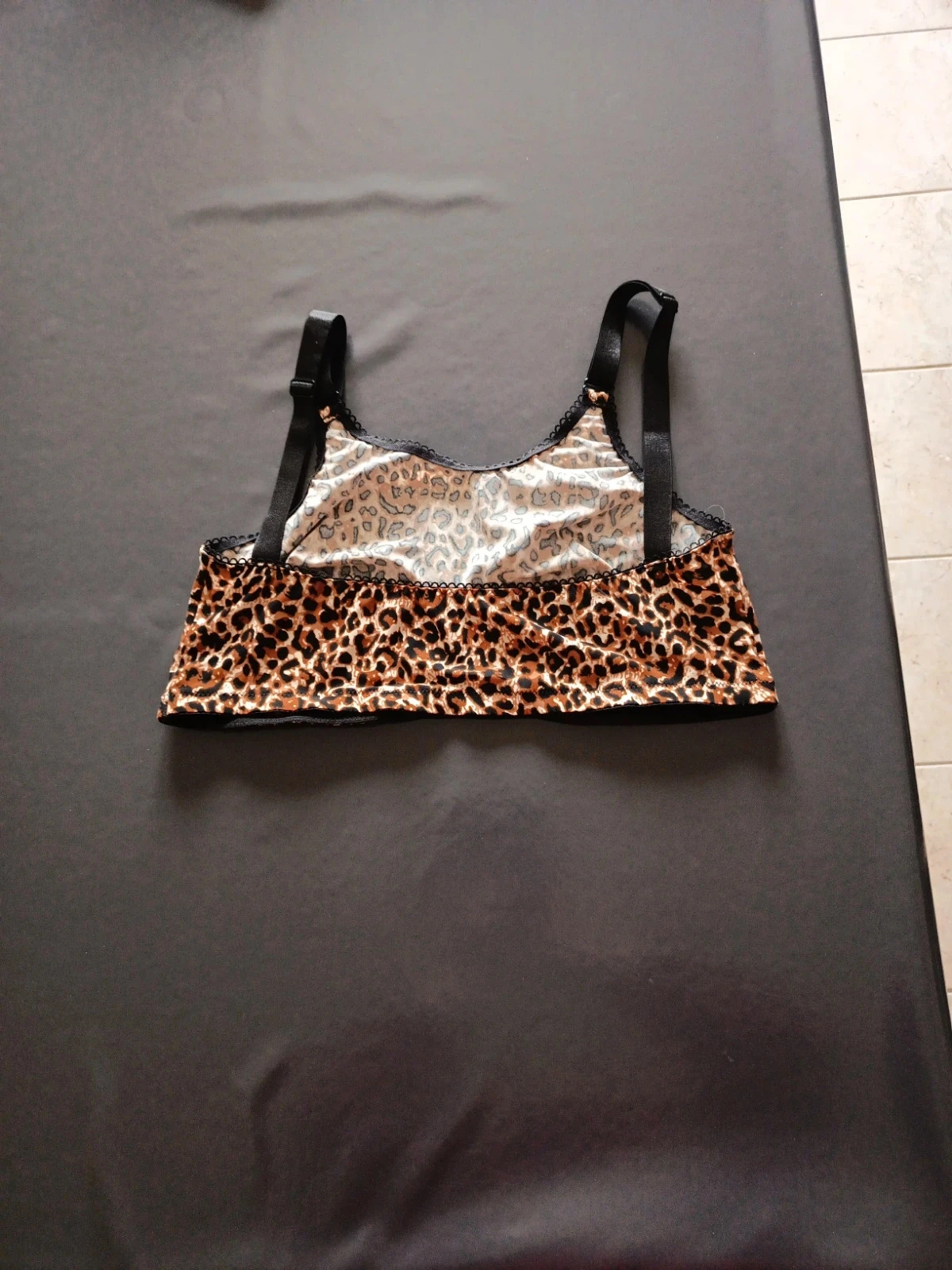 Sujetabra leopardo – photo 2